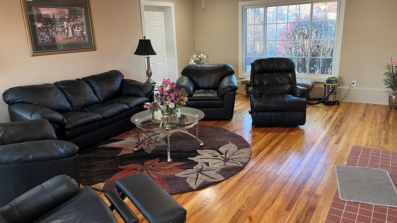 Photo of Livingroom in Madisonville