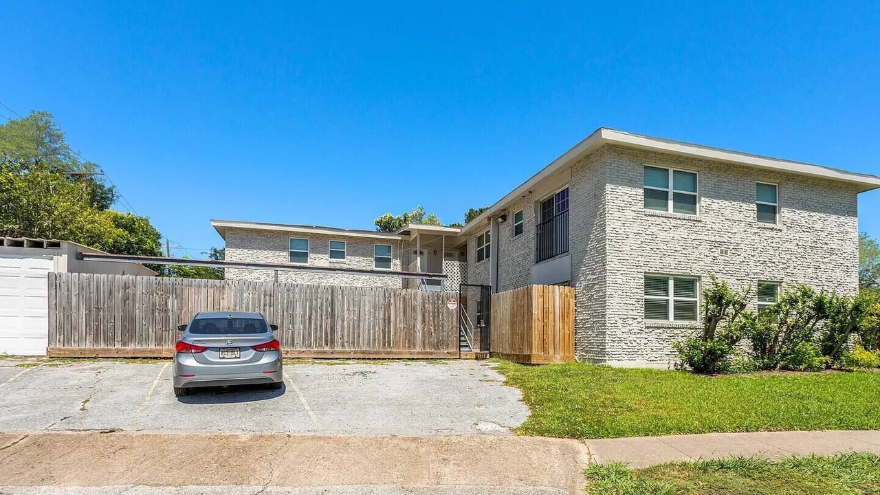Photo of Outdoor in Braeswood Place