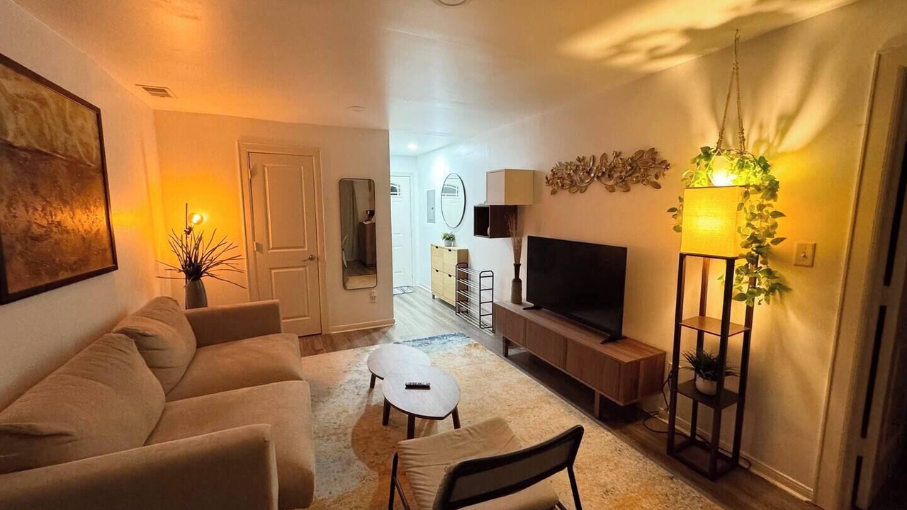 Photo of Livingroom in Braeswood Place