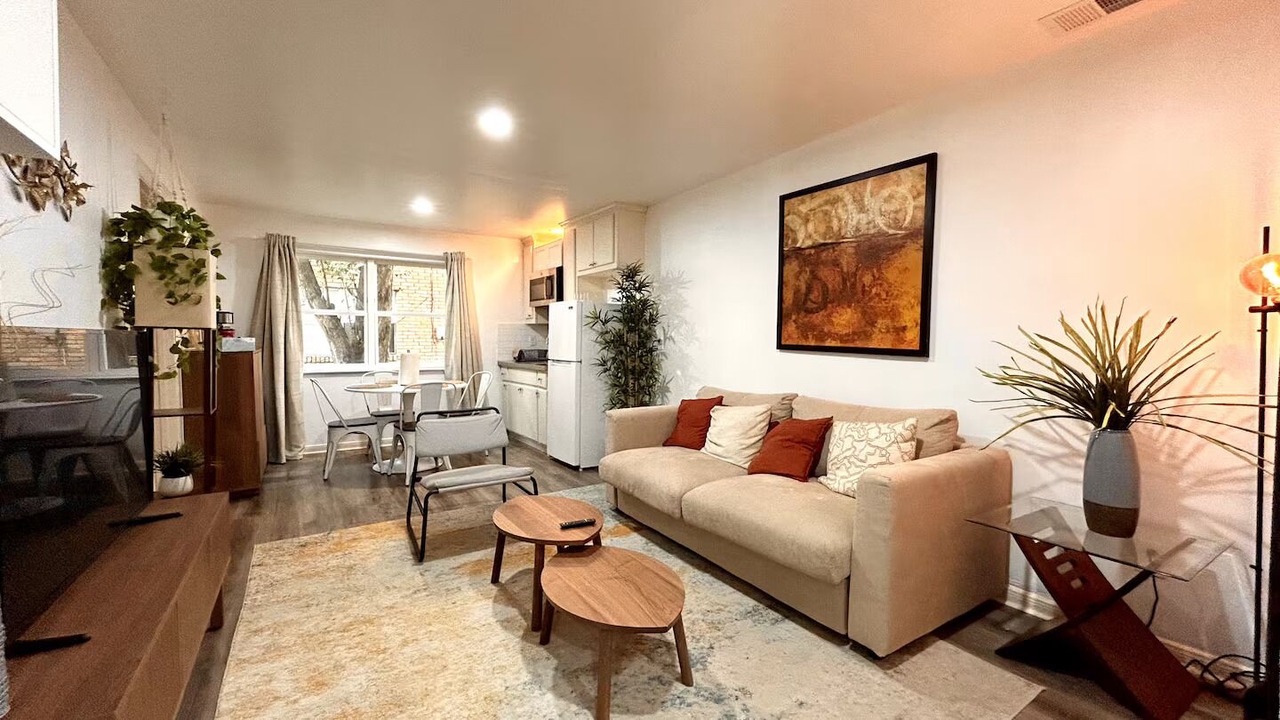 Photo of Livingroom in Braeswood Place