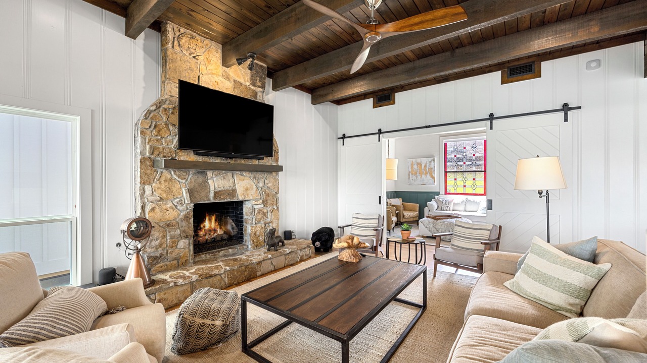 Photo of Livingroom in Walden on Lake Conroe