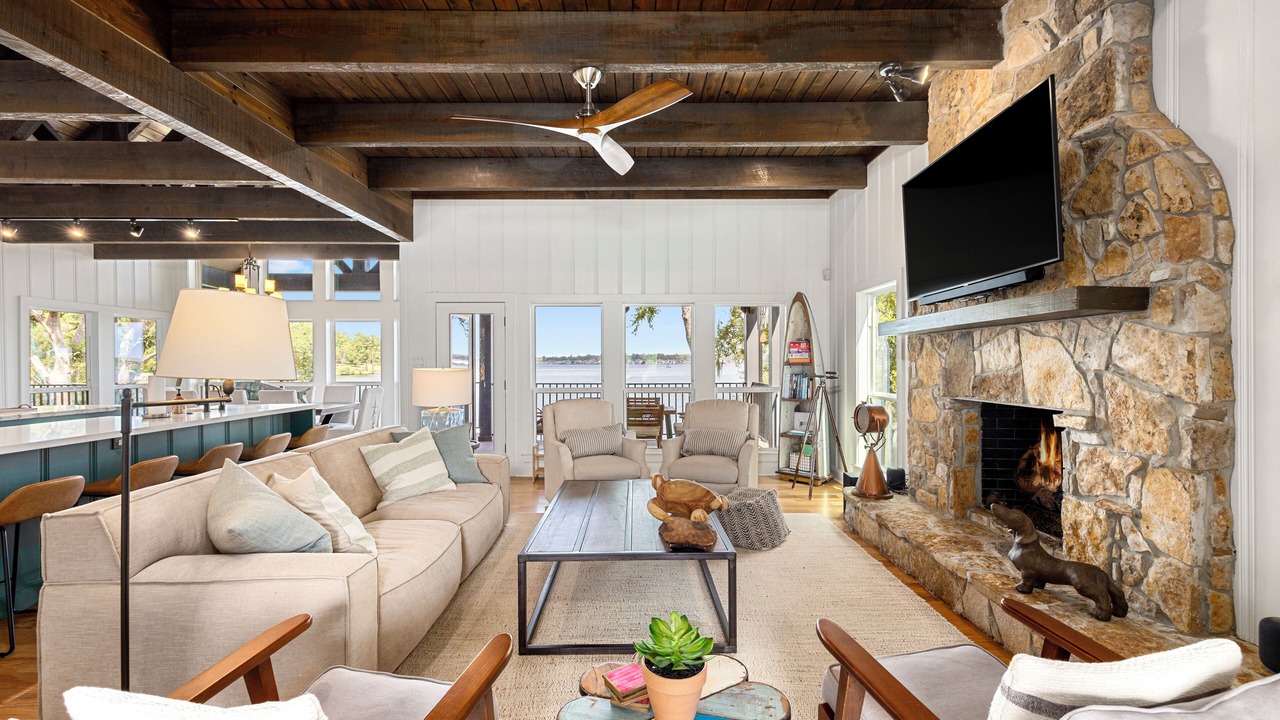 Photo of Livingroom in Walden on Lake Conroe