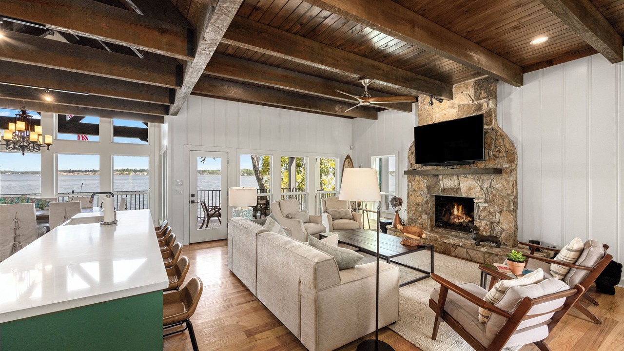 Photo of Livingroom in Walden on Lake Conroe