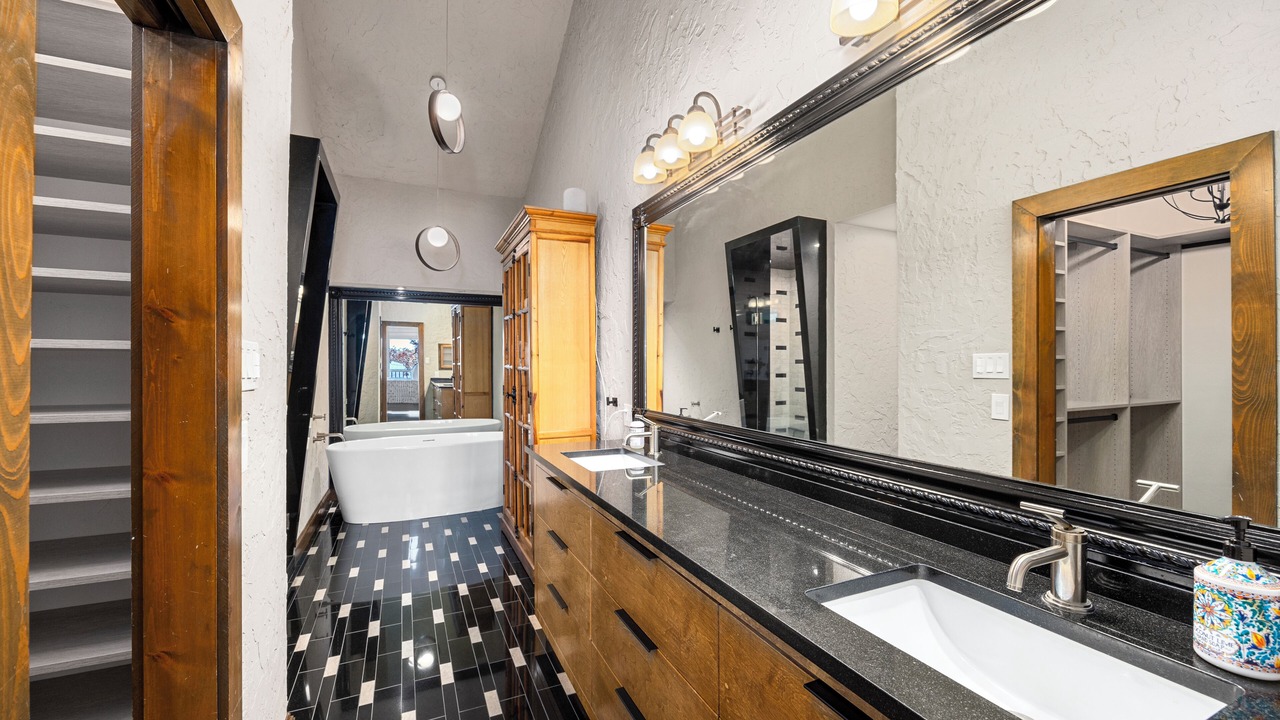 Photo of Bathroom in Walden on Lake Conroe