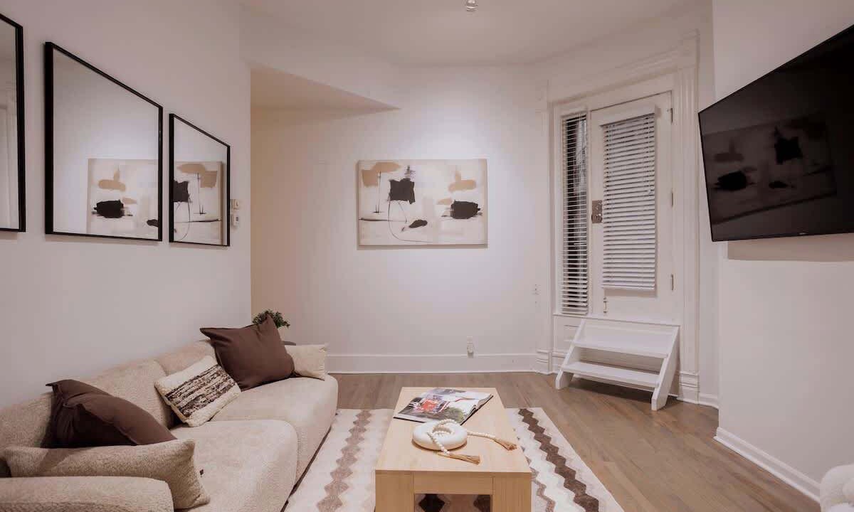 Photo of Livingroom in Rush and Division