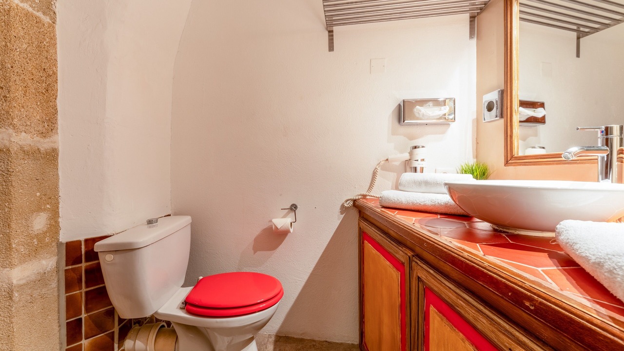 Photo of Bathroom in Collias