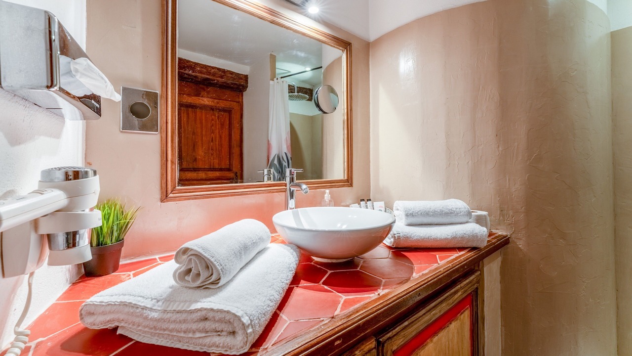 Photo of Bathroom in Collias