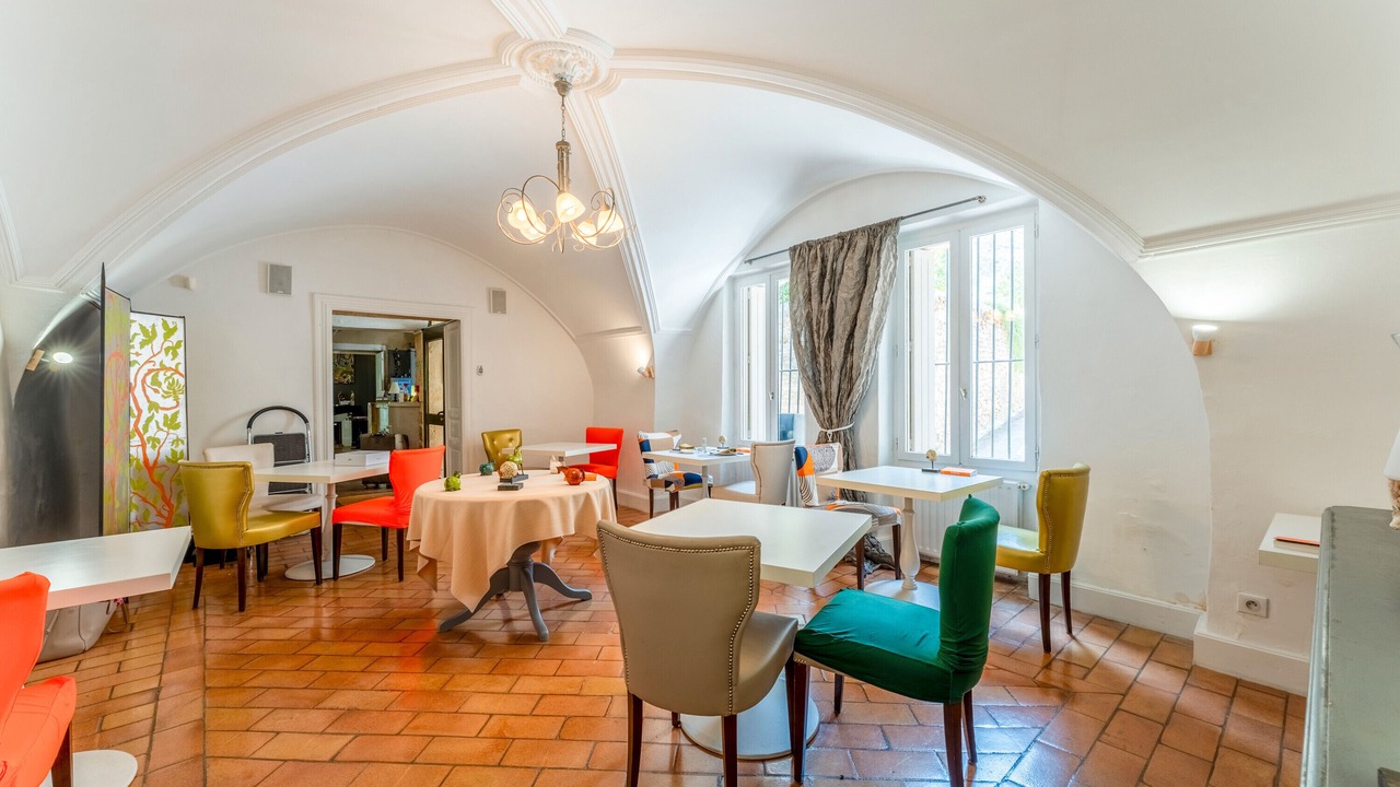 Photo of Others in Collias