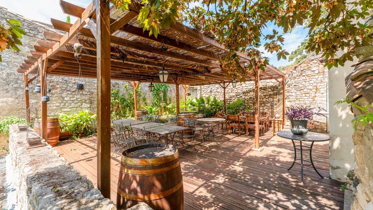 Photo of Outdoor in Collias