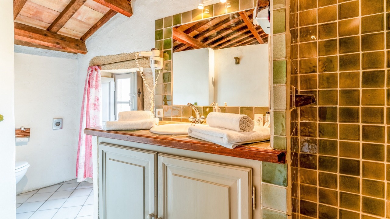 Photo of Bathroom in Collias