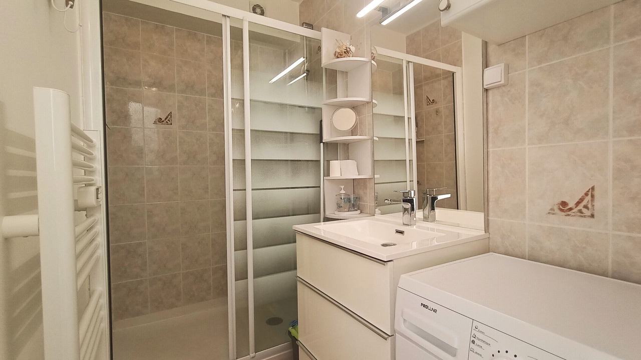 Photo of Bathroom in La Jetee