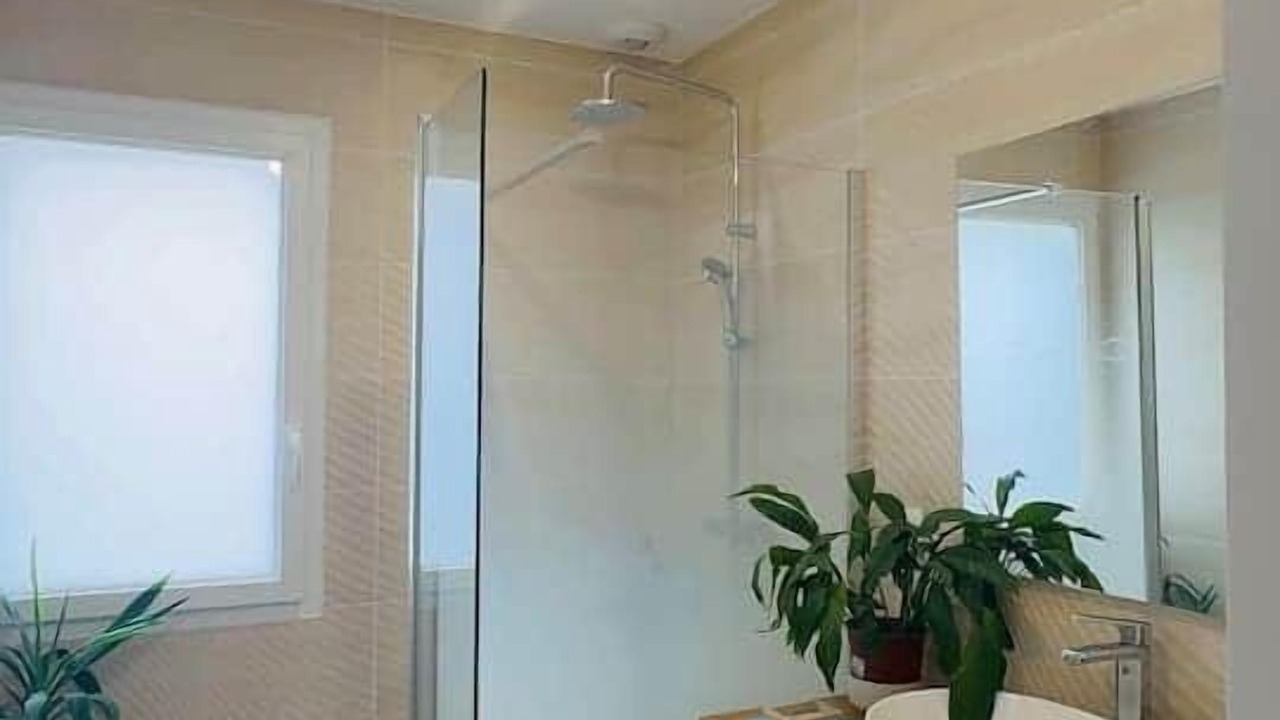 Photo of Bathroom in Trange