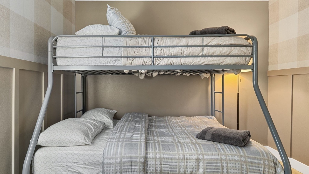Photo of Bedroom in Midway City