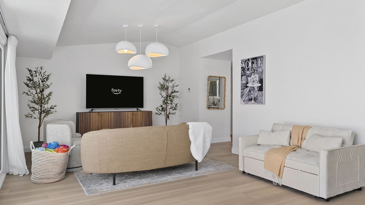 Photo of Livingroom in Midway City