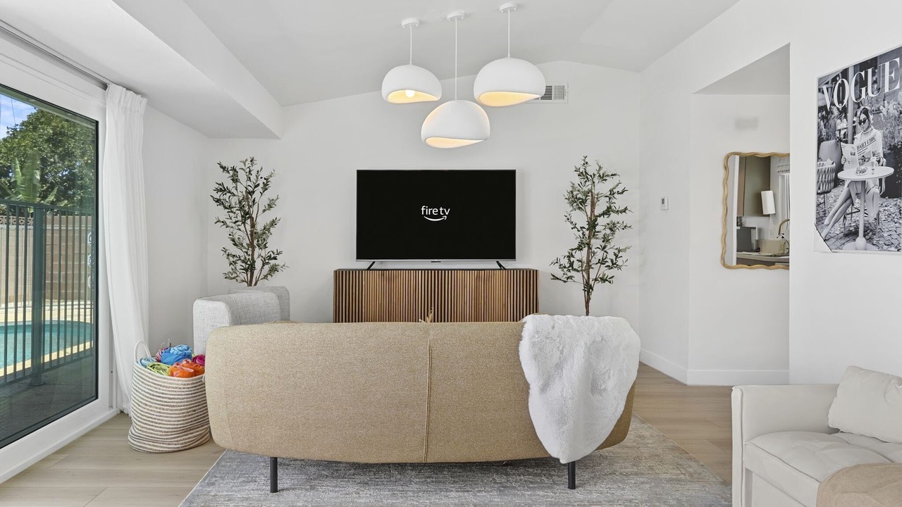 Photo of Livingroom in Midway City