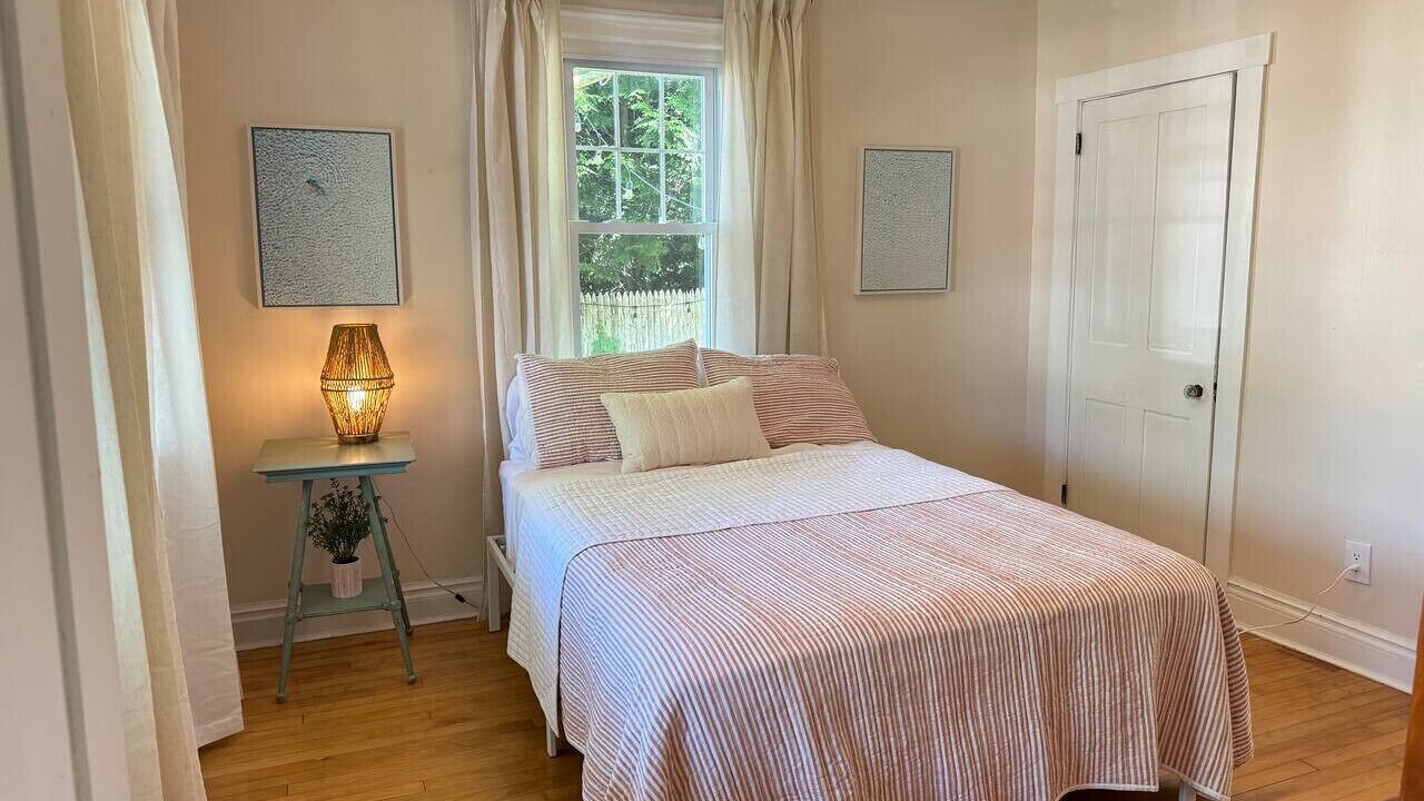 Photo of Bedroom in Wakefield-Peacedale