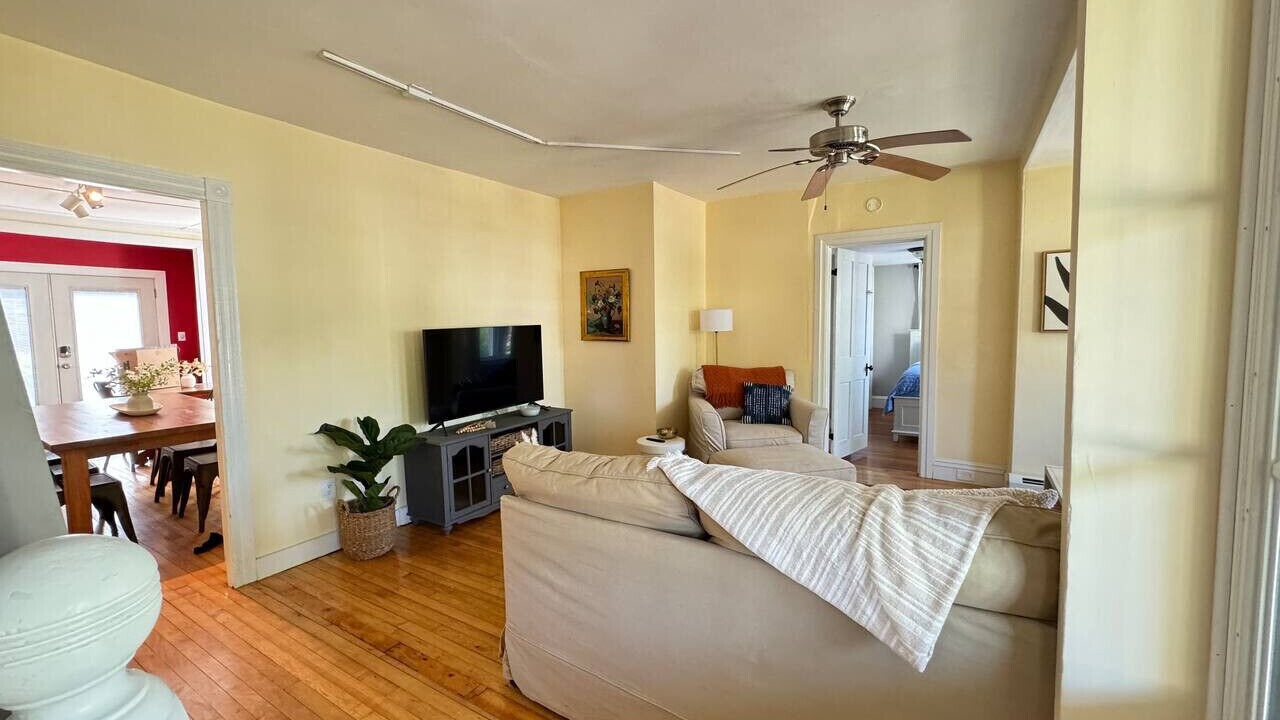 Photo of Livingroom in Wakefield-Peacedale