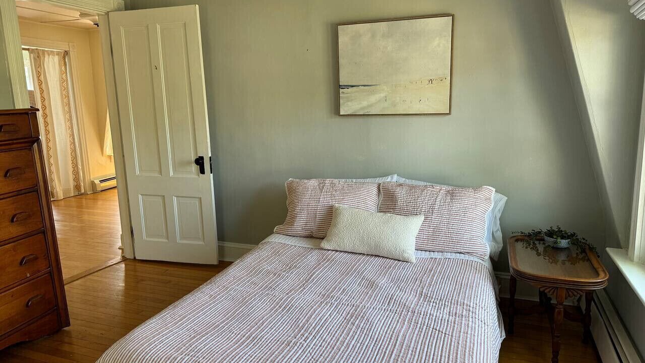 Photo of Bedroom in Wakefield-Peacedale