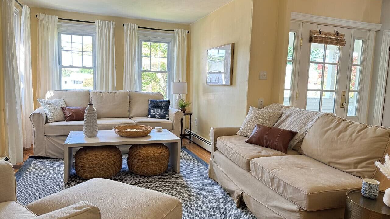 Photo of Livingroom in Wakefield-Peacedale
