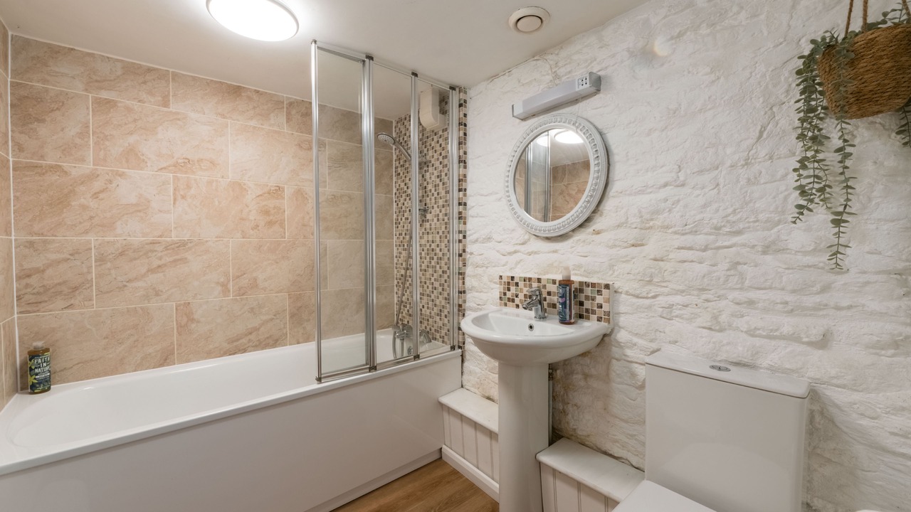 Photo of Bathroom in Lechlade