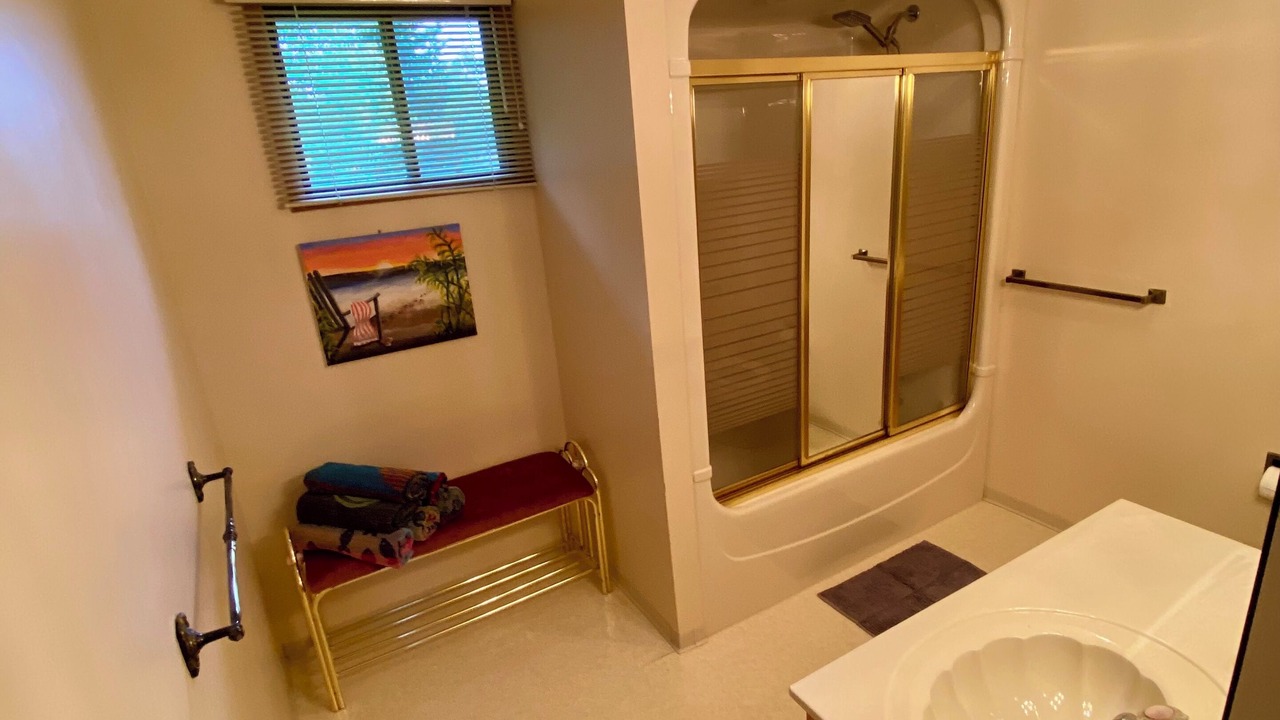 Photo of Bathroom in Kaministiquia