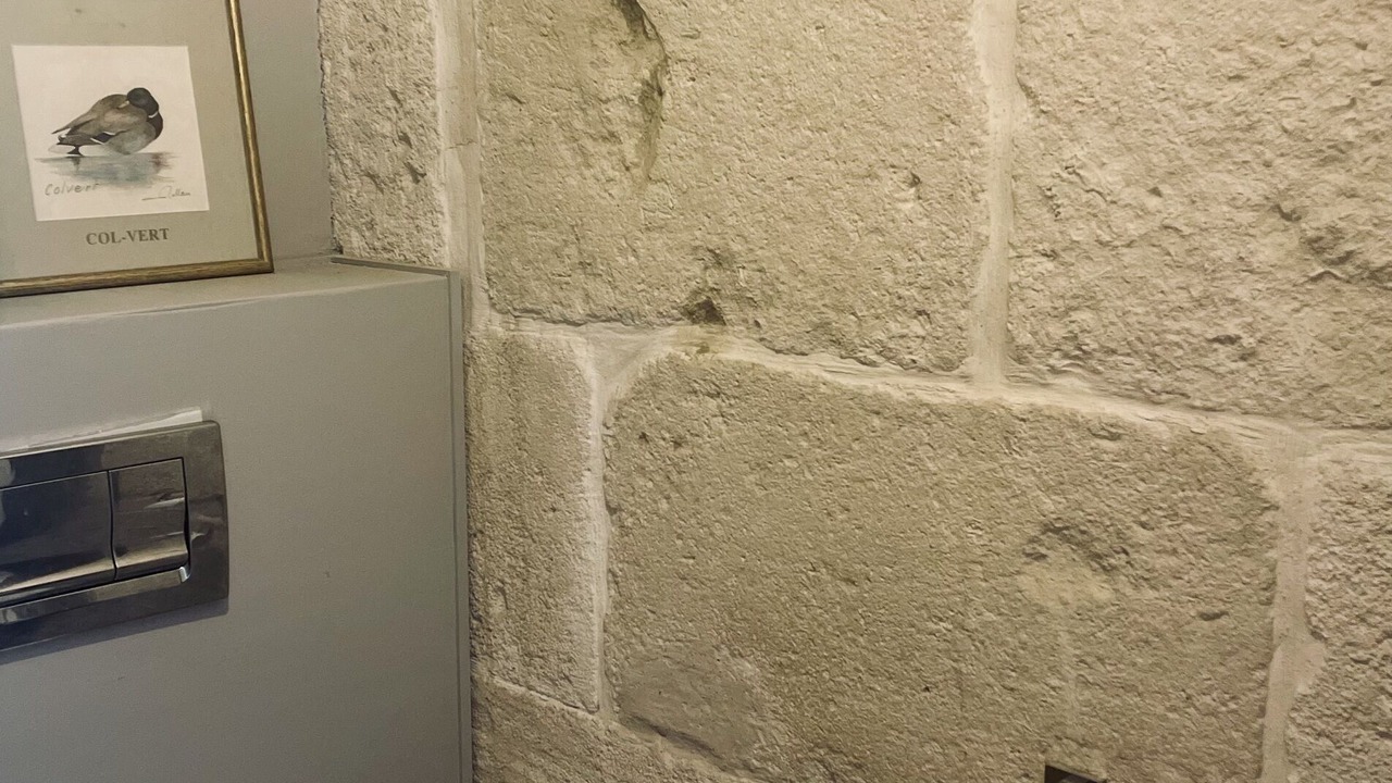 Photo of Bathroom in Aigues-Mortes Medieval City