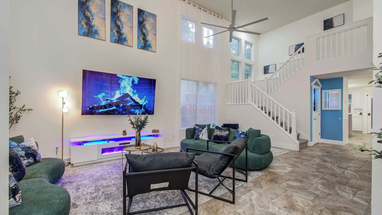 Photo of Livingroom in Alden Bridge