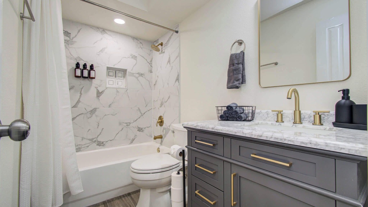 Photo of Bathroom in Alden Bridge