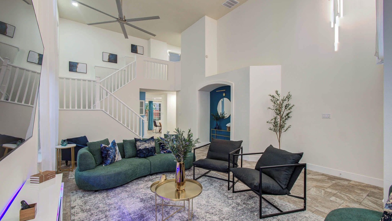 Photo of Livingroom in Alden Bridge