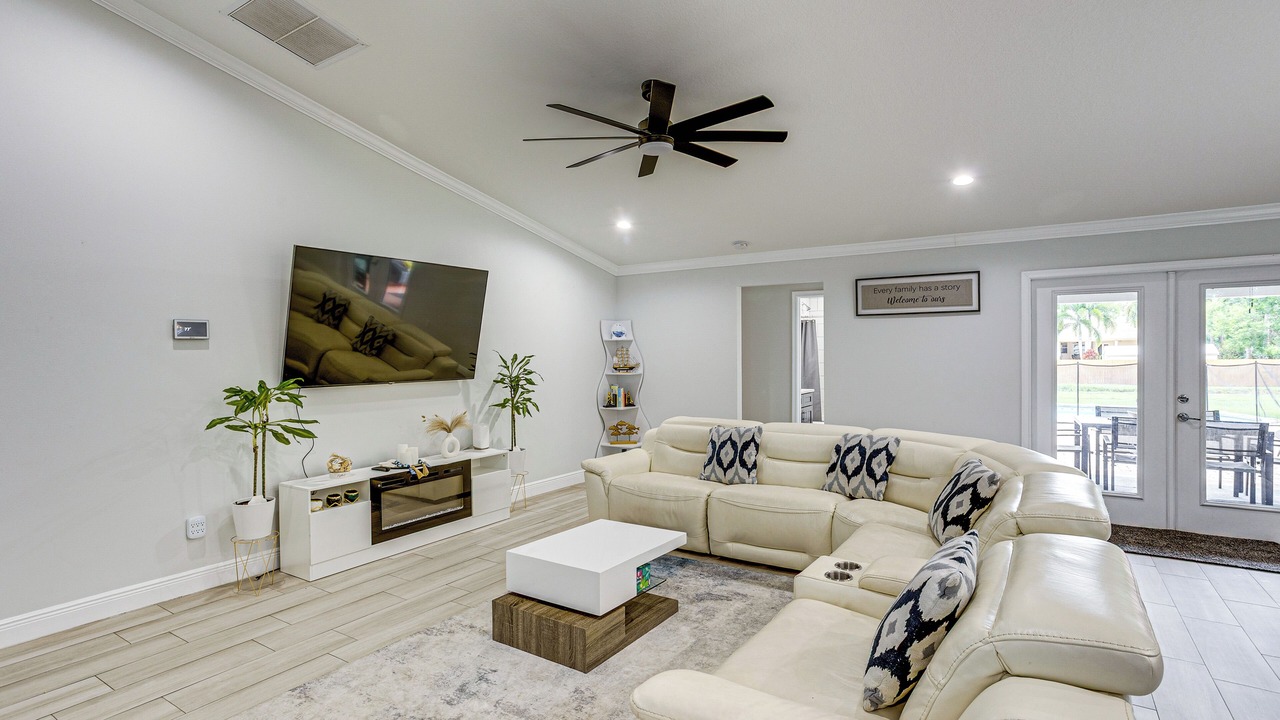 Photo of Livingroom in Hunt Club