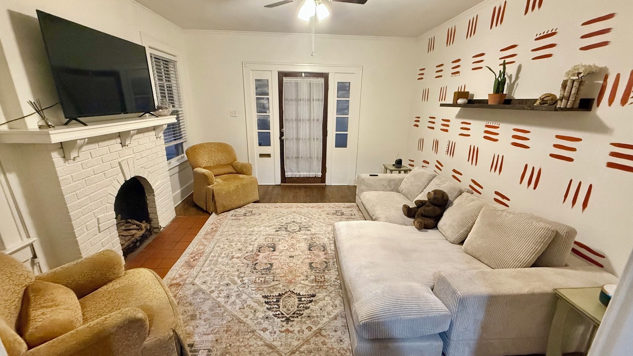 Photo of Livingroom in Central Gardens