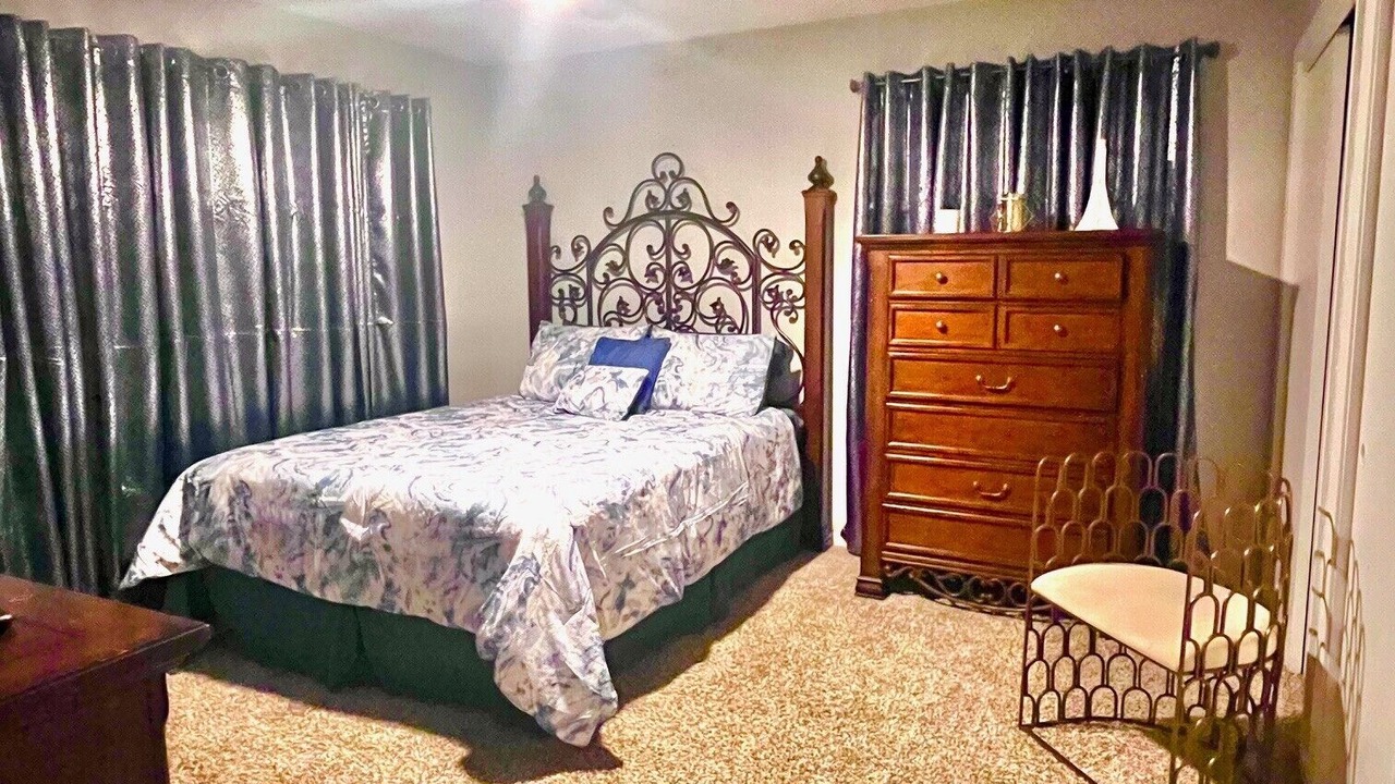 Photo of Bedroom in Shreveport
