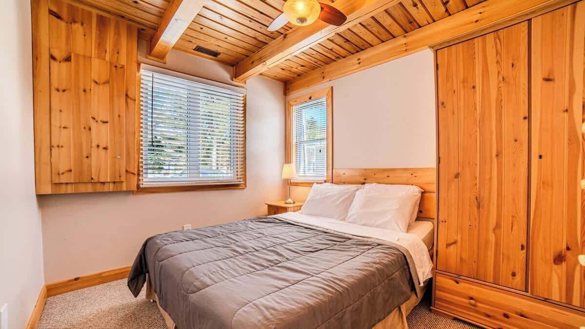 Photo of Bedroom in Muskoka Lakes