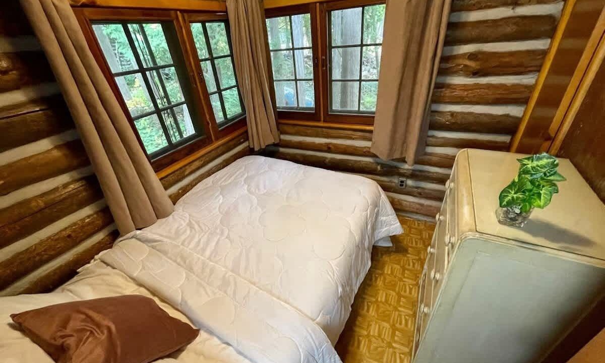 Photo of Bedroom in Rosedale