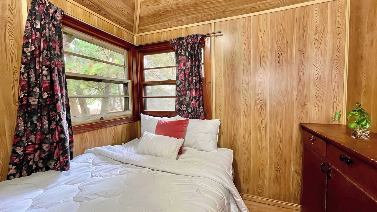 Photo of Bedroom in Rosedale