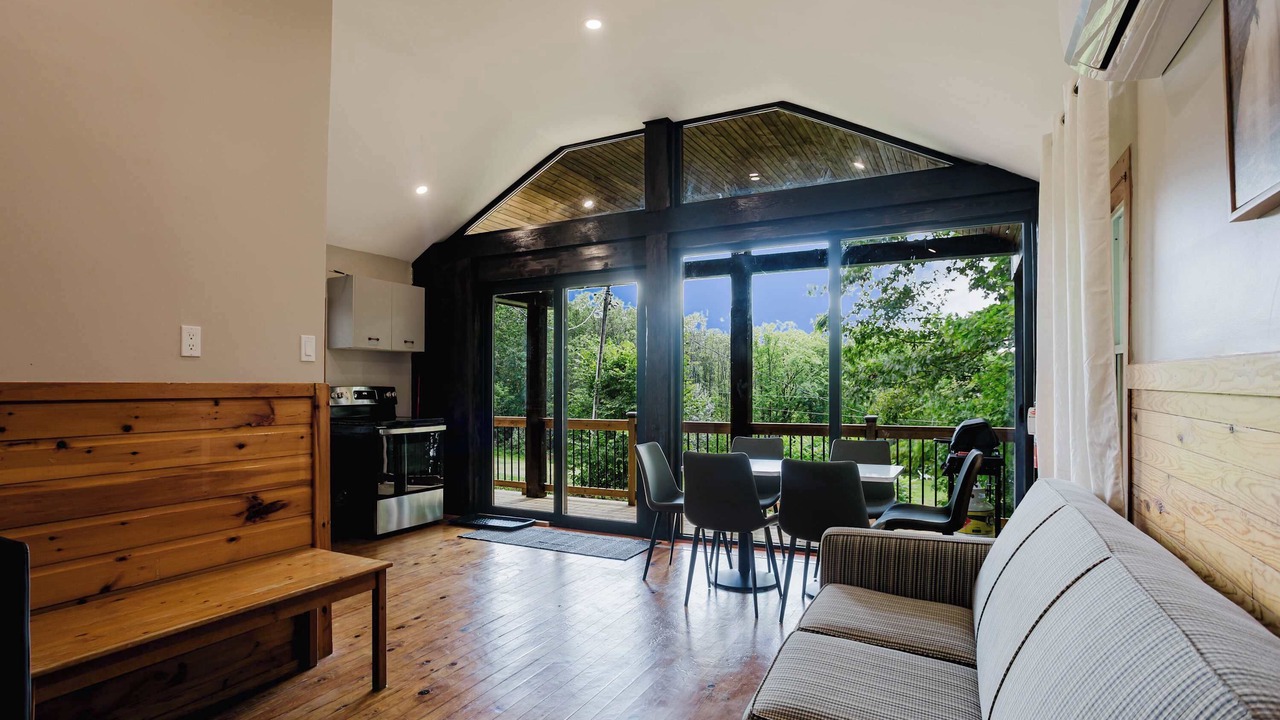 Photo of Livingroom in Muskoka Lakes