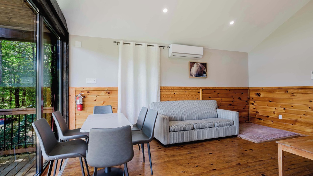 Photo of Livingroom in Muskoka Lakes