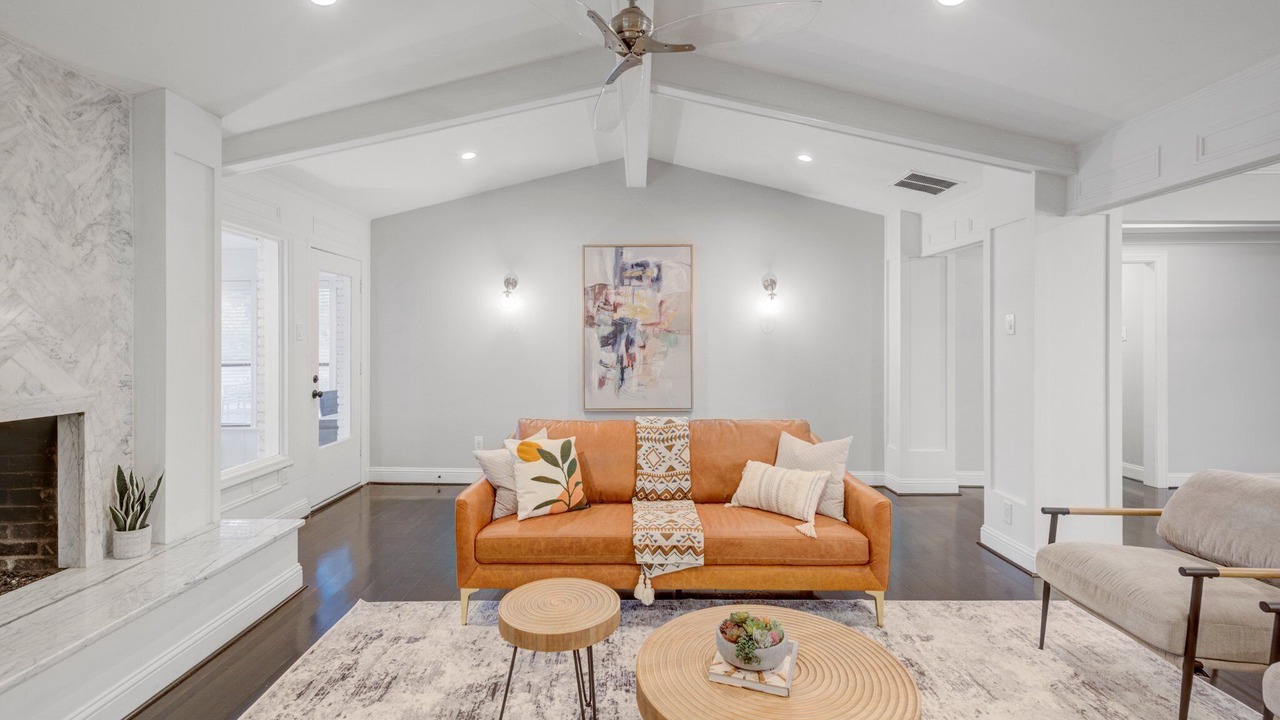 Photo of Livingroom in Lake Highlands