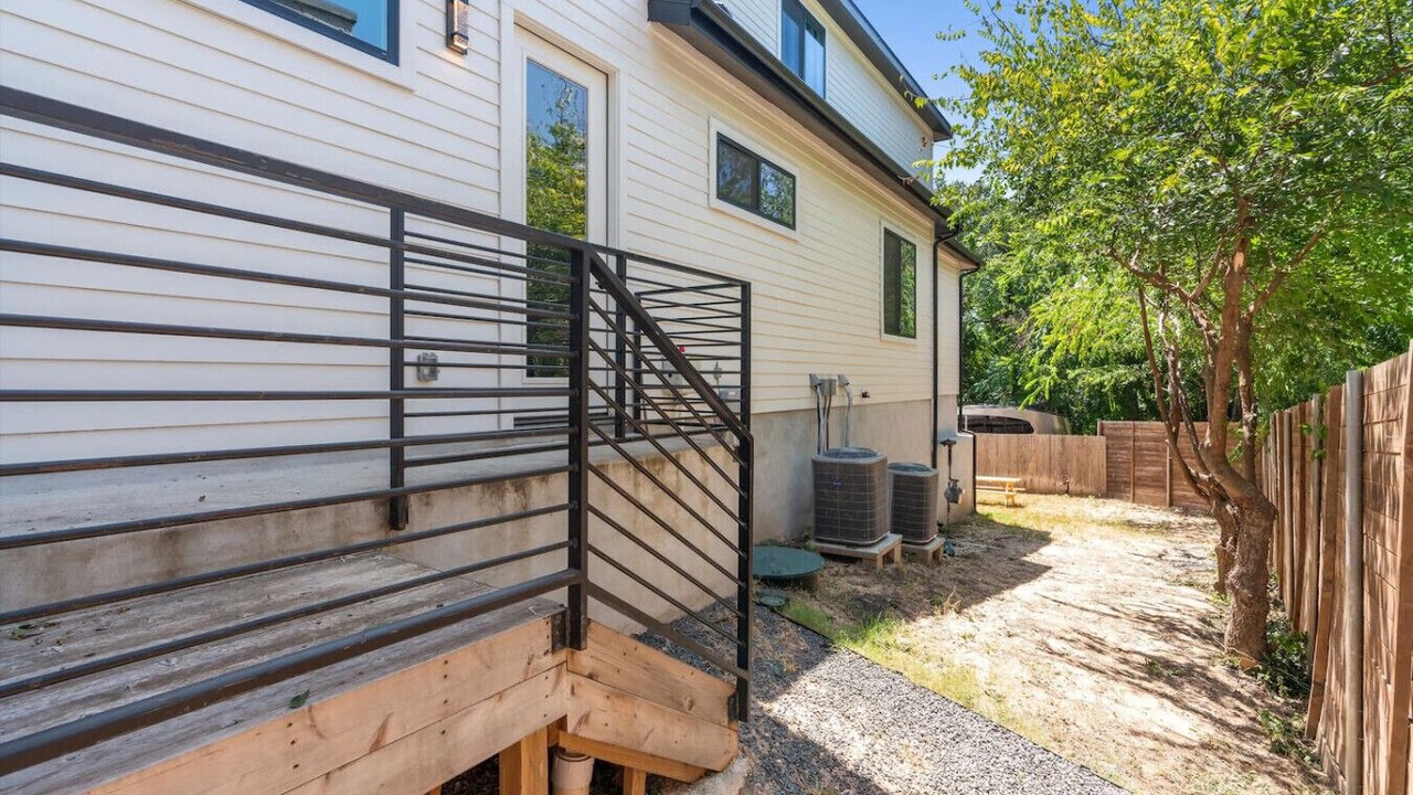 Photo of Patio Balcony in MLK