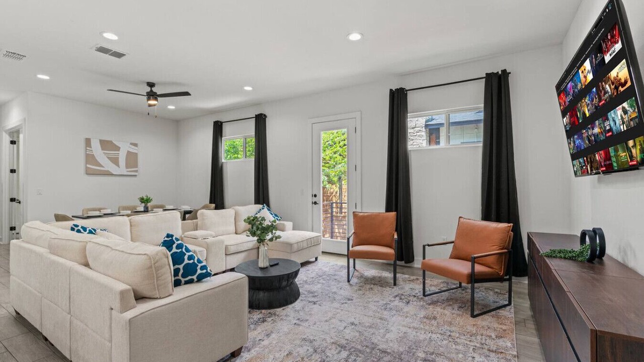 Photo of Livingroom in MLK