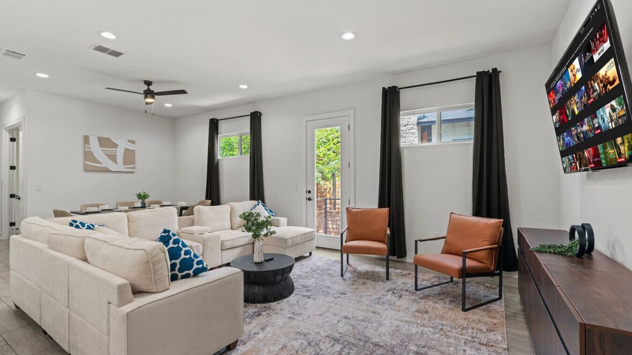 Photo of Livingroom in MLK