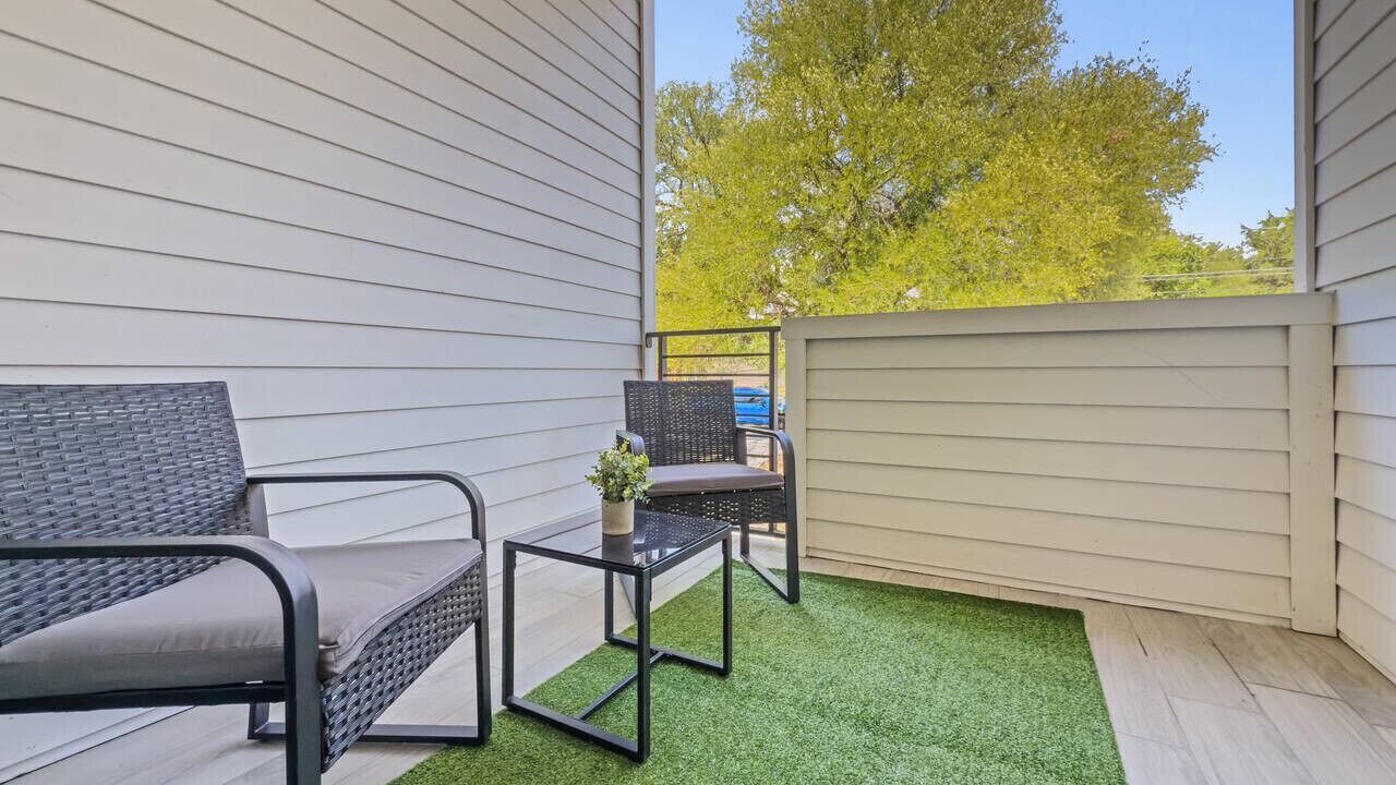 Photo of Patio Balcony in MLK