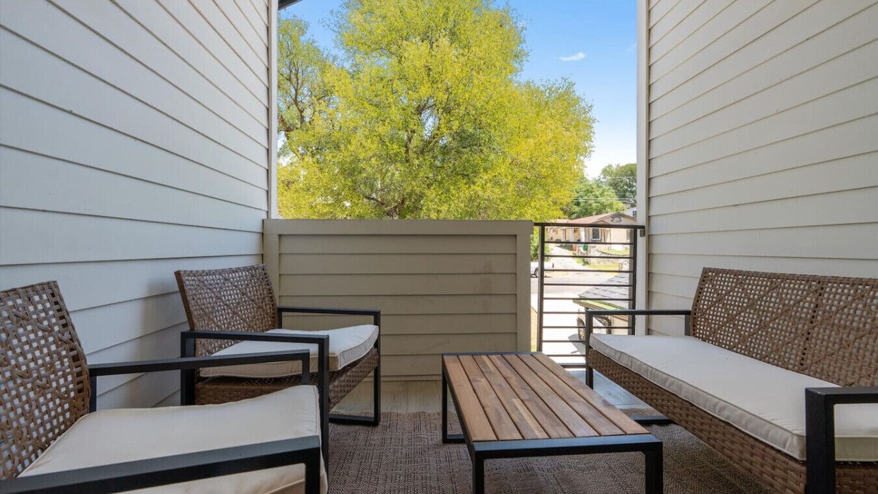 Photo of Patio Balcony in MLK