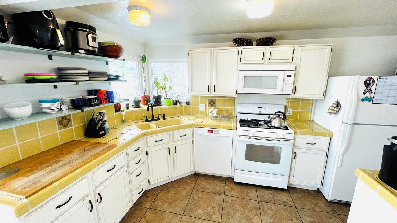 Photo of Kitchen in Sierra Tract