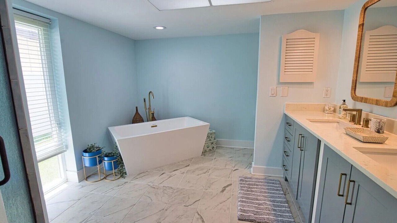 Photo of Bathroom in Golden Beach