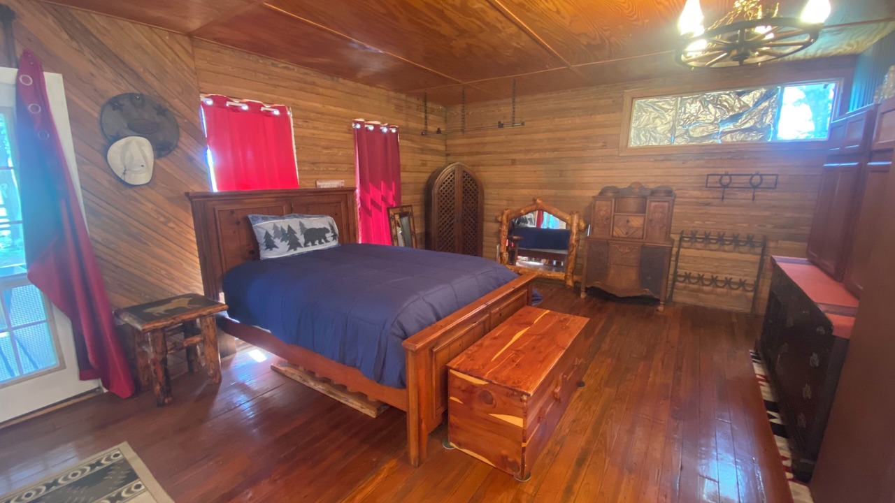 Photo of Bedroom in Connerville
