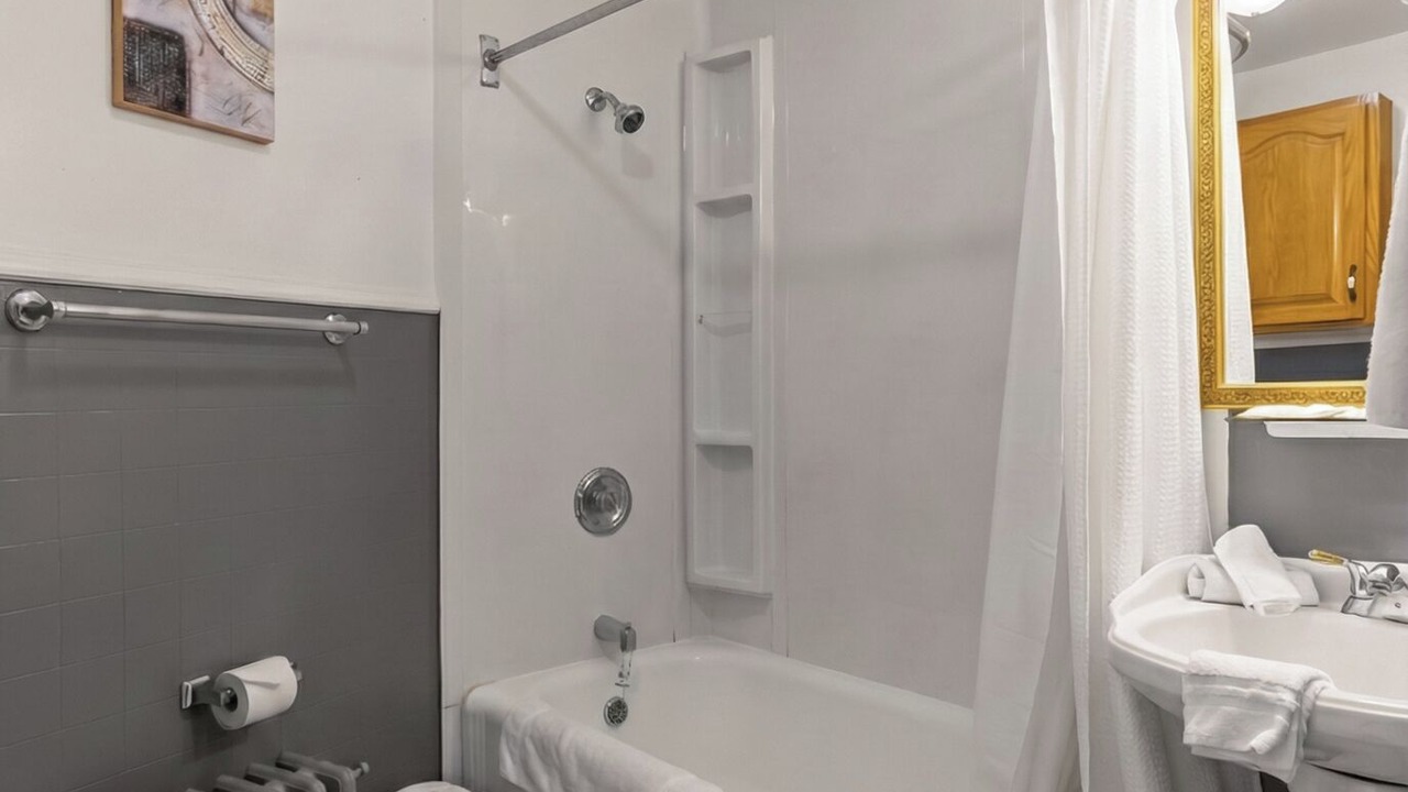 Photo of Bathroom in Waterford Valley