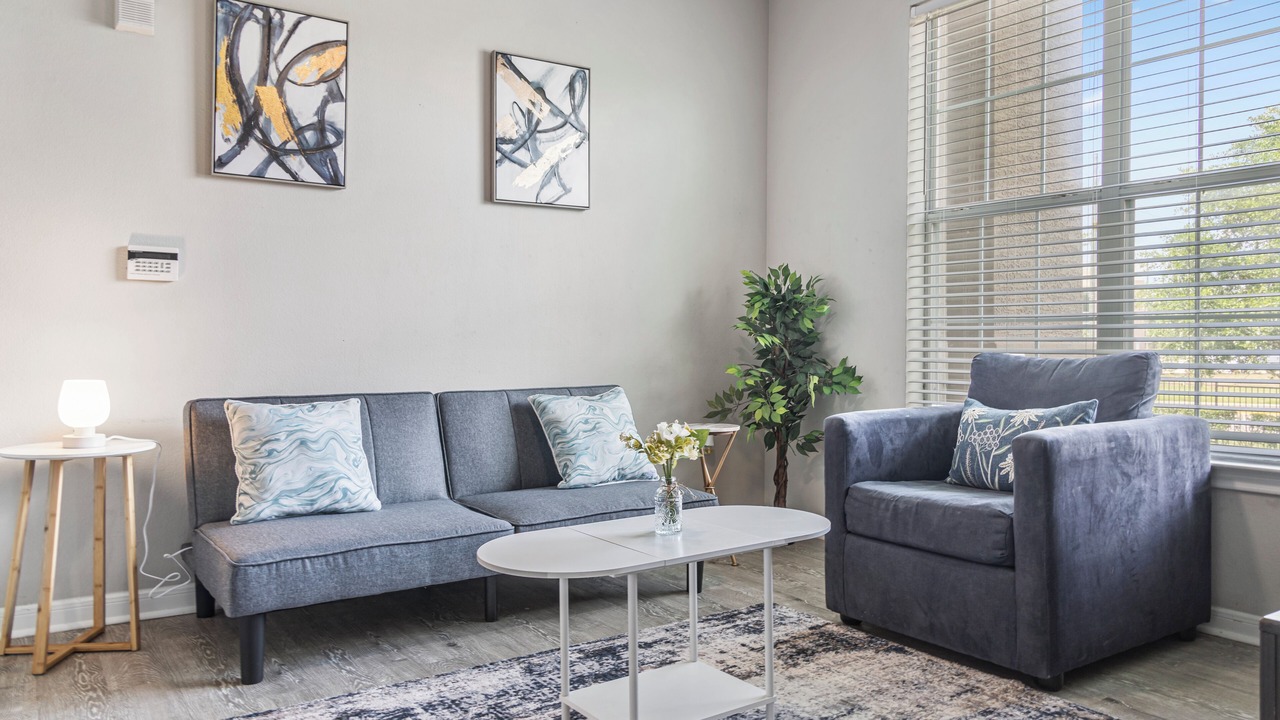 Photo of Livingroom in Alden Bridge