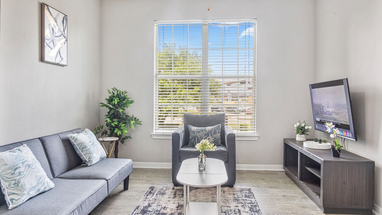 Photo of Livingroom in Alden Bridge