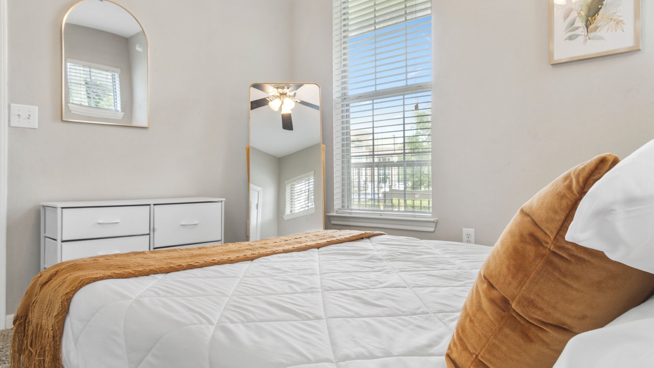 Photo of Bedroom in Alden Bridge